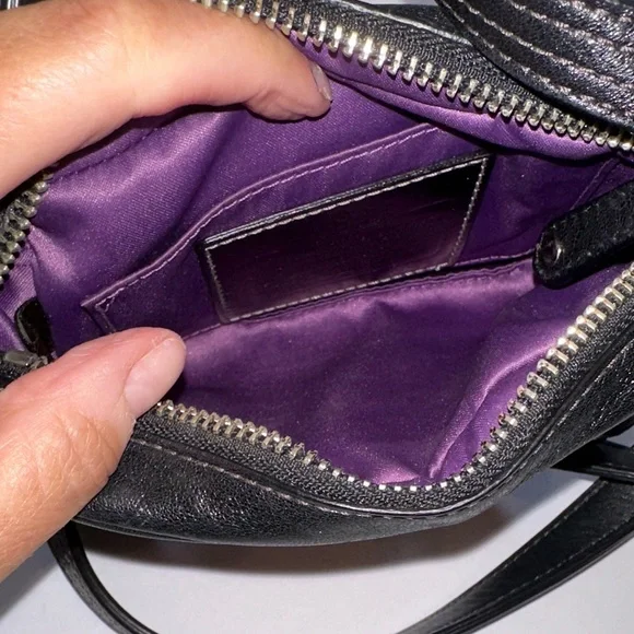 Rare Vintage Coach Black Leather Crossbody Bag with Silver Accents purple lining - Picture 4 of 10